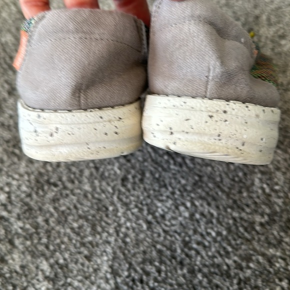 Women’s multi colored rainbow hey dudes size 6 - Picture 4 of 7